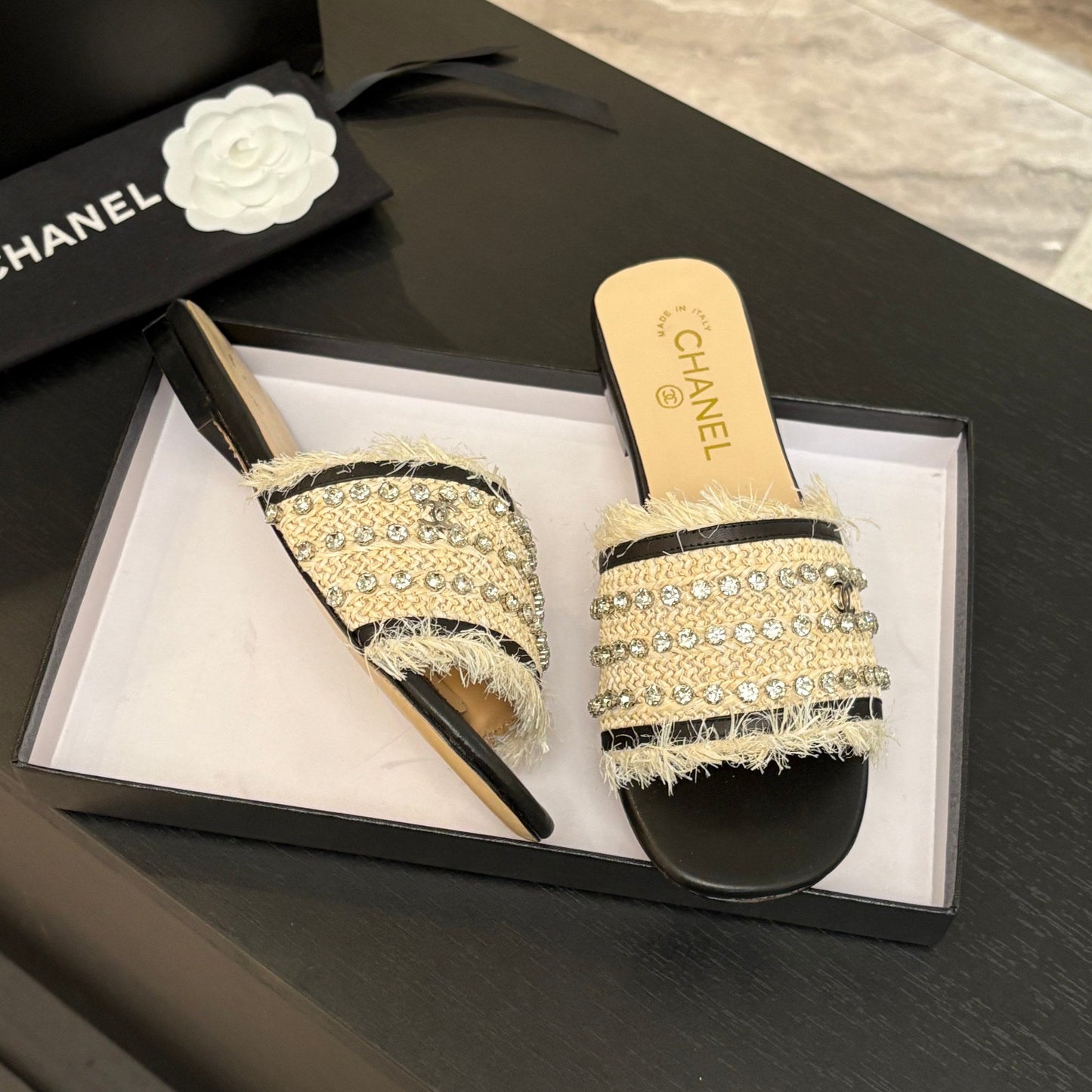 FLAT SANDALS BEIGE AND BLACK WITH CRYSTALS - 35