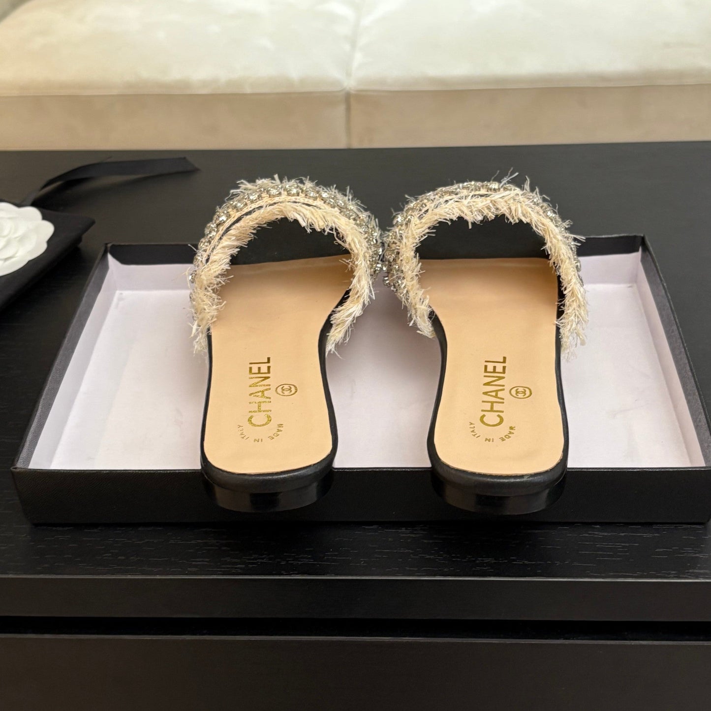 FLAT SANDALS BEIGE AND BLACK WITH CRYSTALS - 35