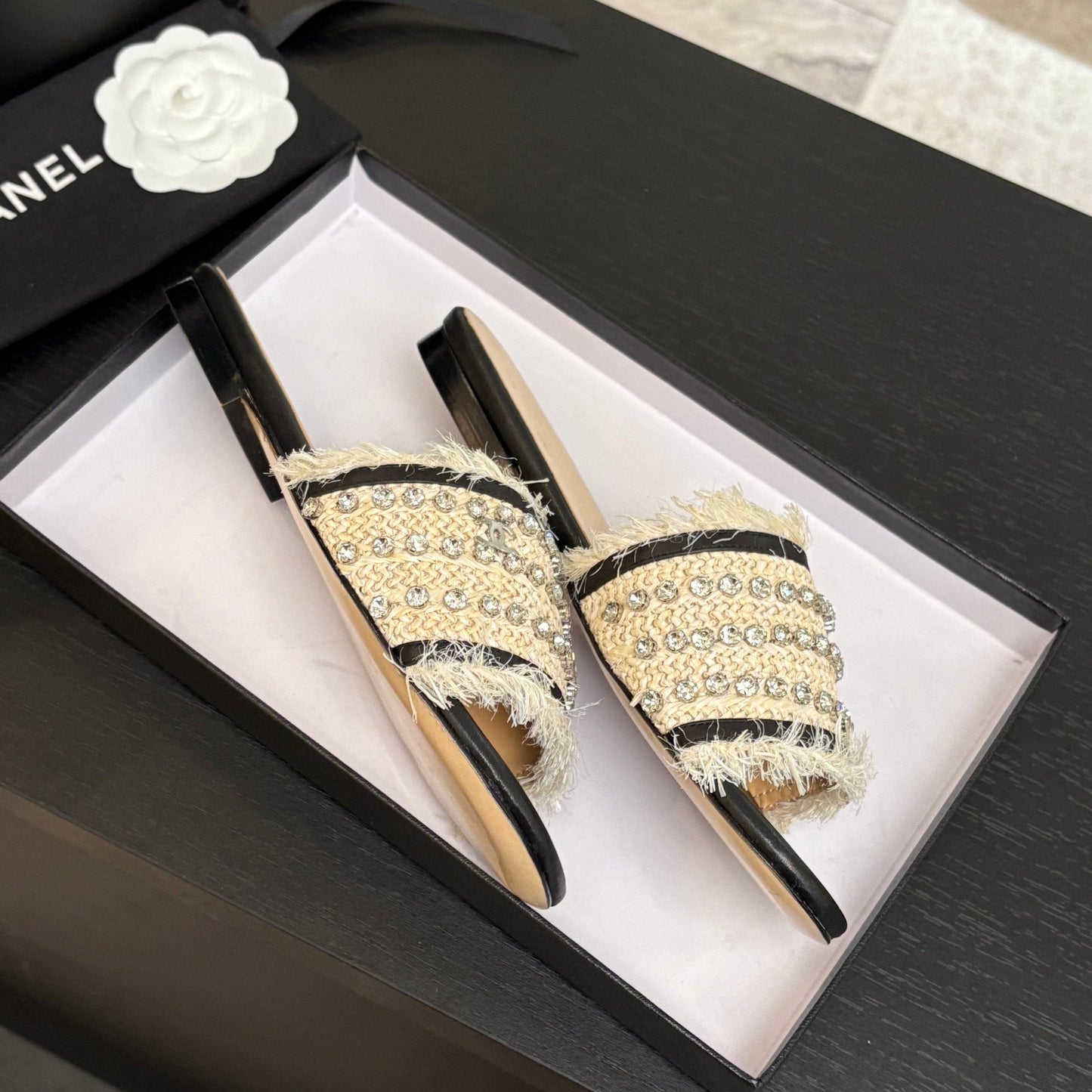 FLAT SANDALS BEIGE AND BLACK WITH CRYSTALS - 35