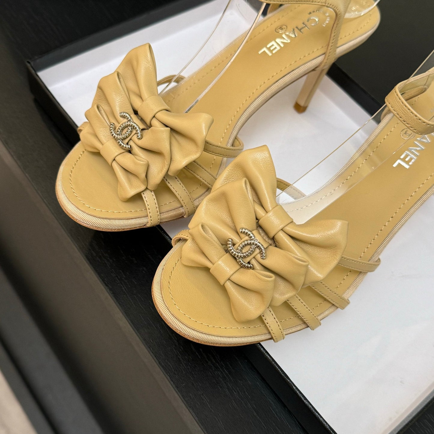 HIGH HEEL SANDAL WITH BOW IN BEIGE LAMBSKIN - 35