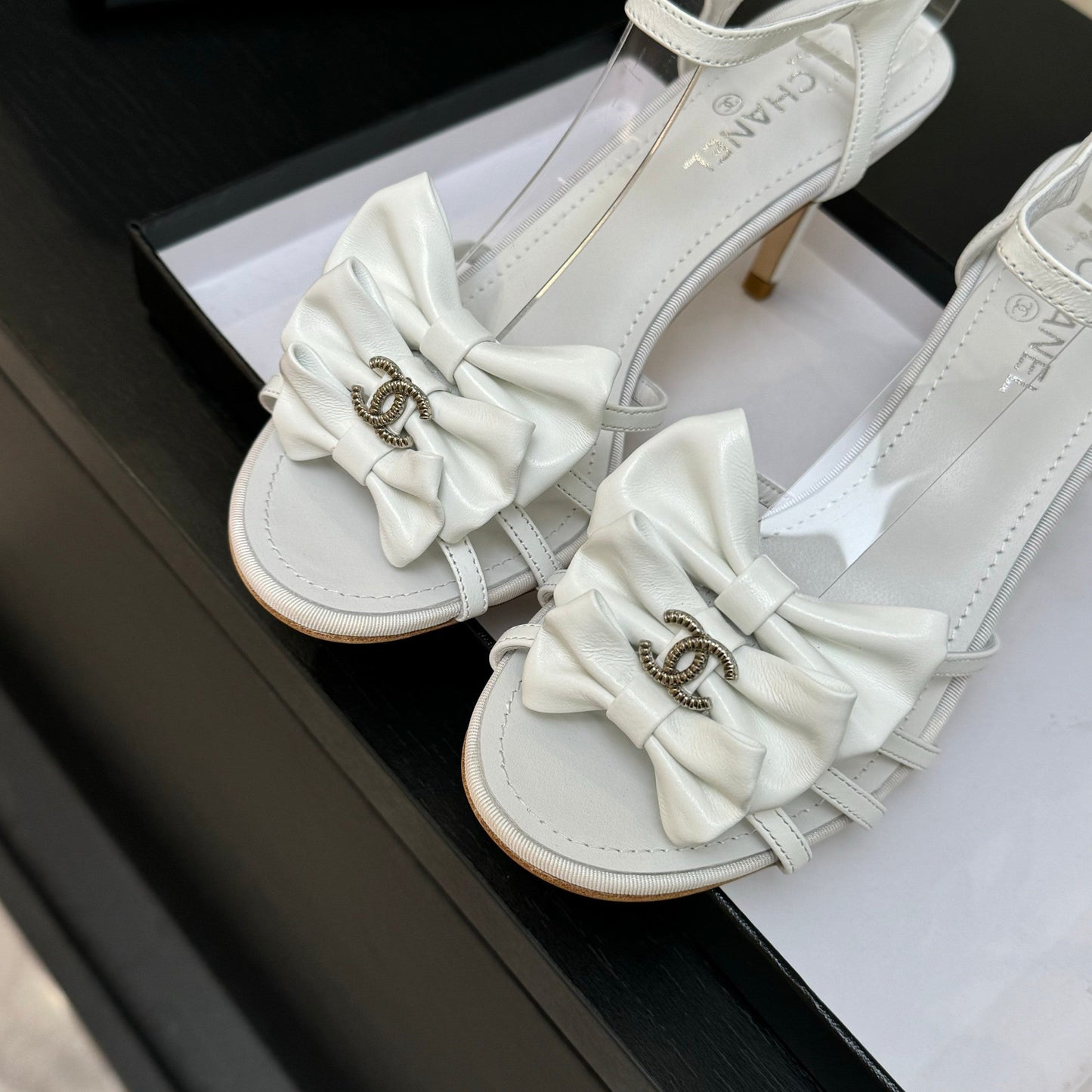 HIGH HEEL SANDAL WITH BOW IN WHITE LAMBSKIN - 35