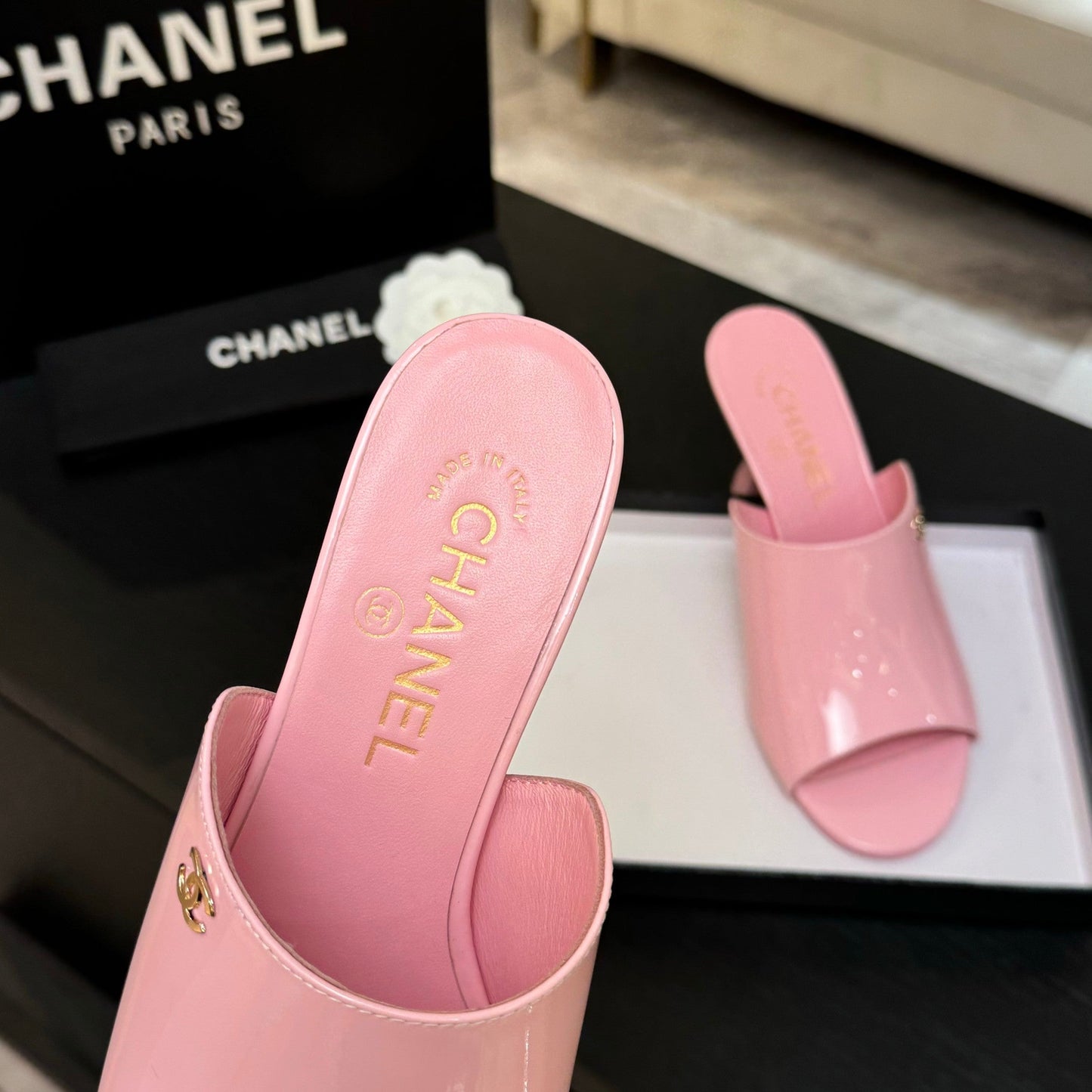 PEEP TOE MULE 85MM IN PINK PATENT CALFSKIN - 35
