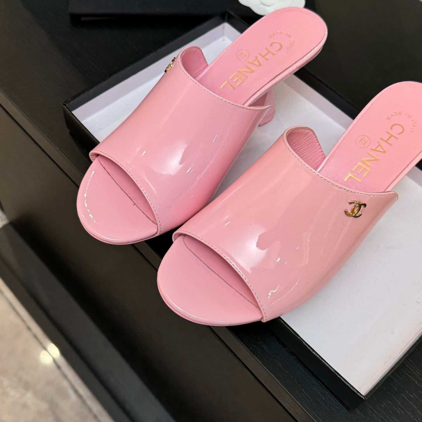 PEEP TOE MULE 85MM IN PINK PATENT CALFSKIN - 35