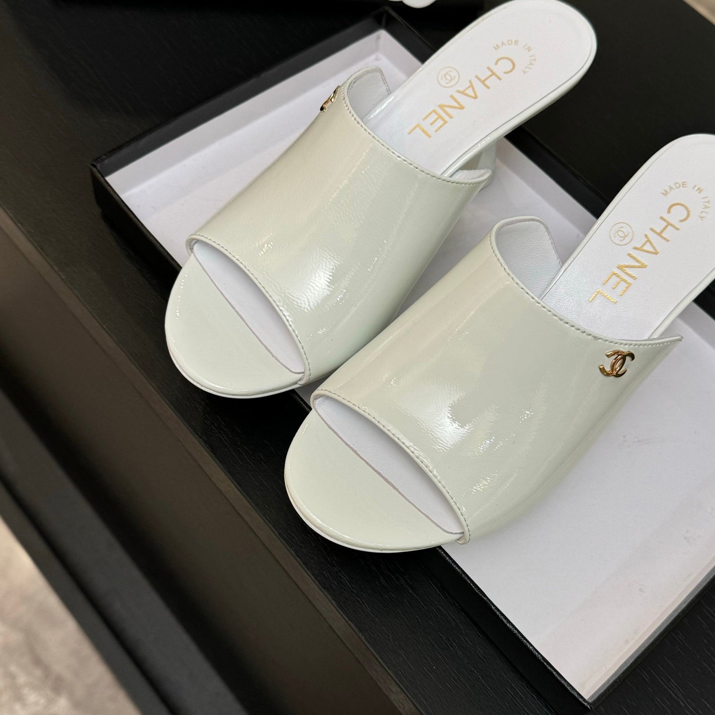 PEEP TOE MULE 85MM IN WHITE PATENT CALFSKIN - 35