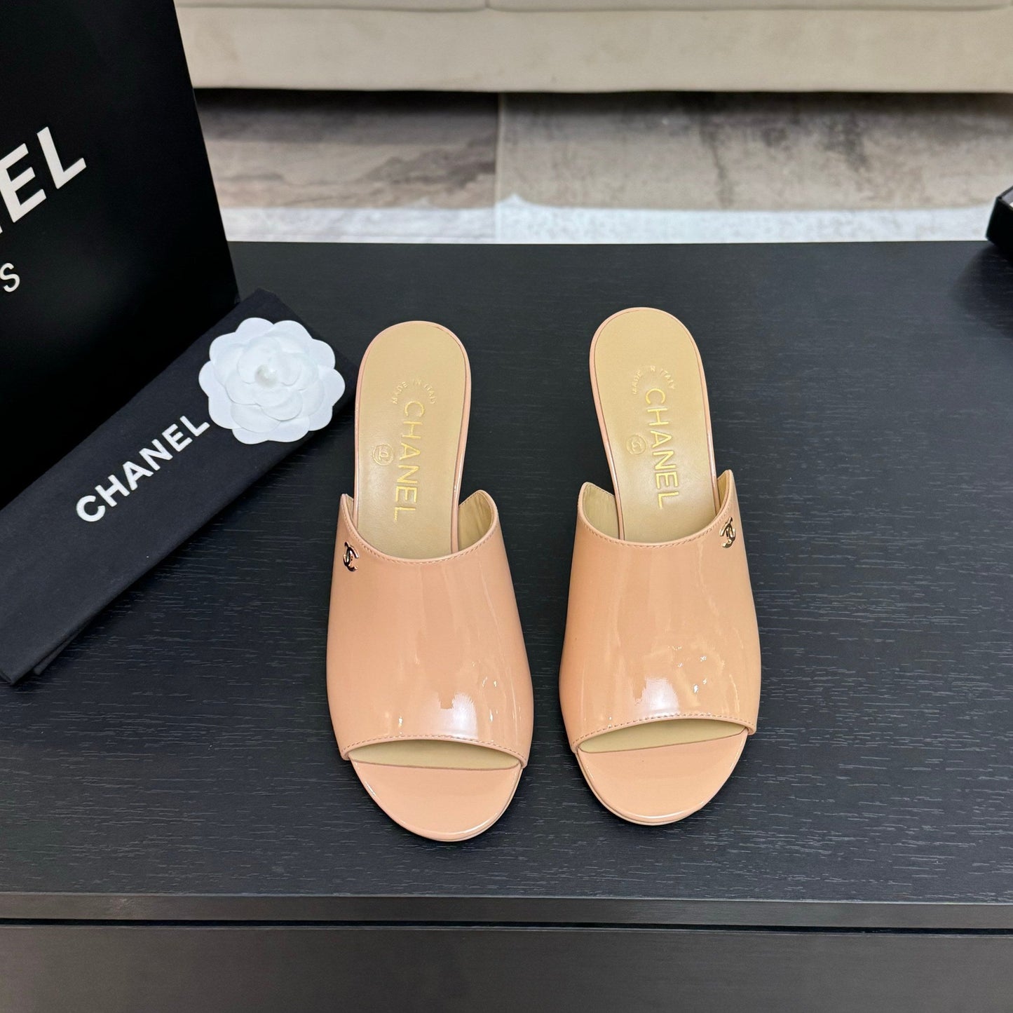 PEEP TOE MULE 85MM IN APRICOT ORANGE PATENT CALFSKIN - 35
