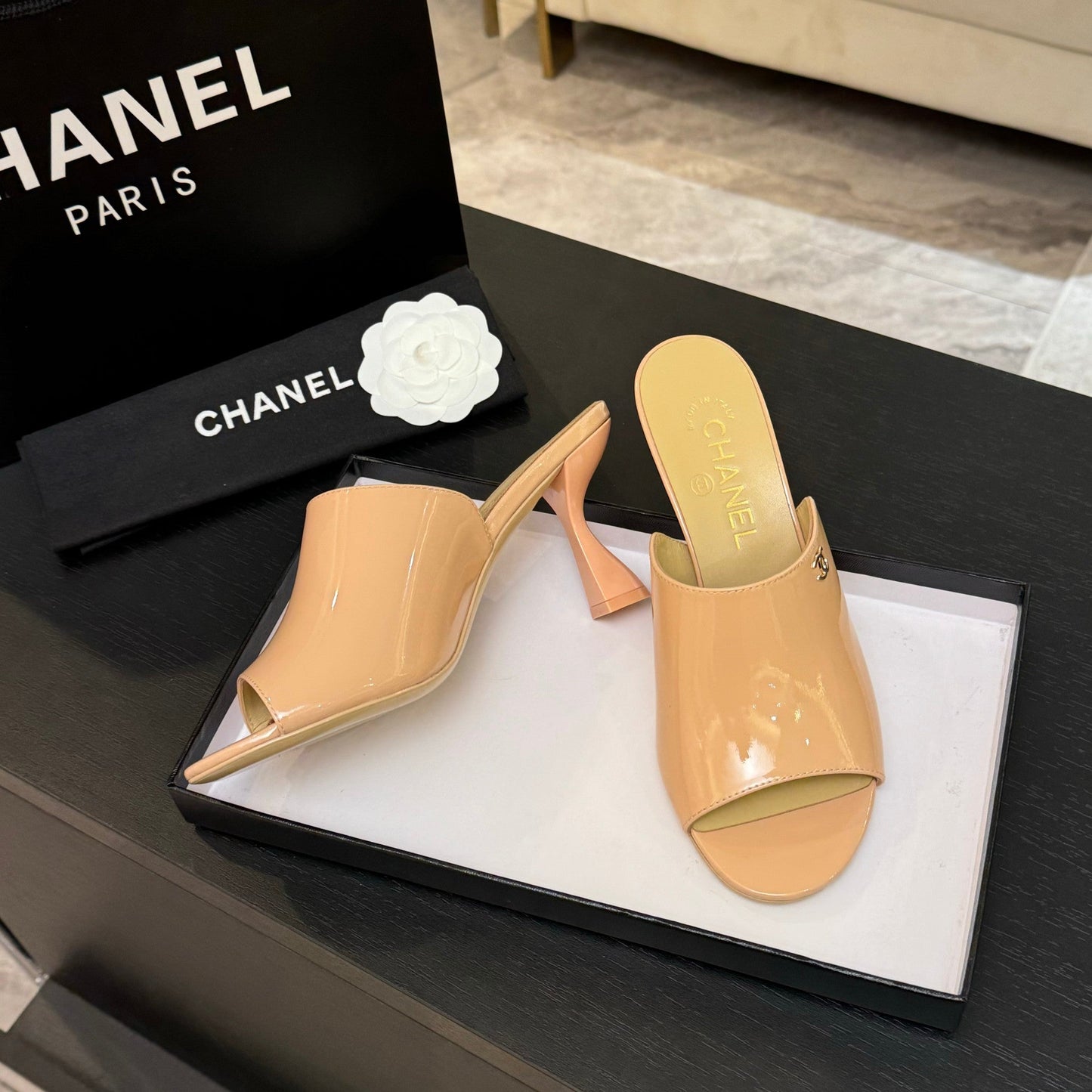 PEEP TOE MULE 85MM IN APRICOT ORANGE PATENT CALFSKIN - 35