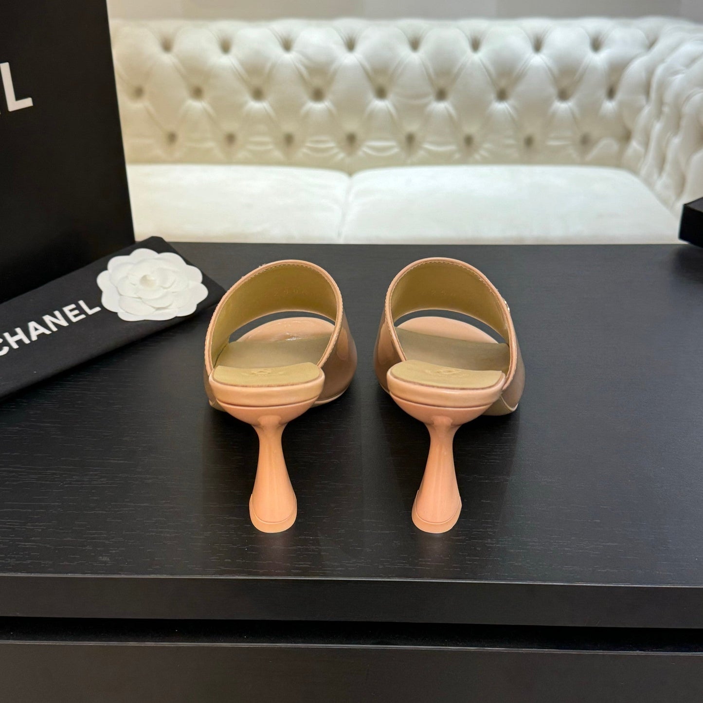 PEEP TOE MULE 85MM IN APRICOT ORANGE PATENT CALFSKIN - 35