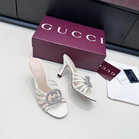БОСОНІЖКИ GUCCI 26S НА ПІДБОРАХ 85 ММ З БІЛОЇ ТЕЛЯЧОЇ ШКІРИ З КРИСТАЛАМИ