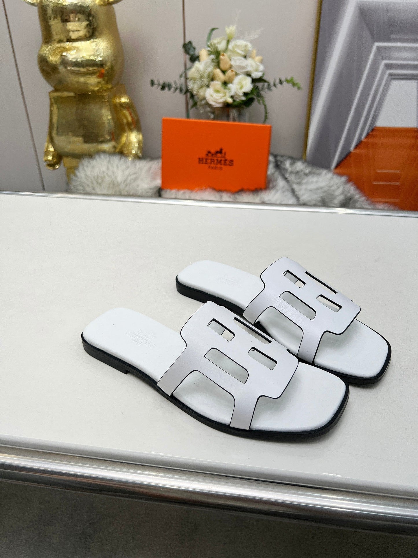 FLATFORM SANDAL WHITE CALFSKIN - 35