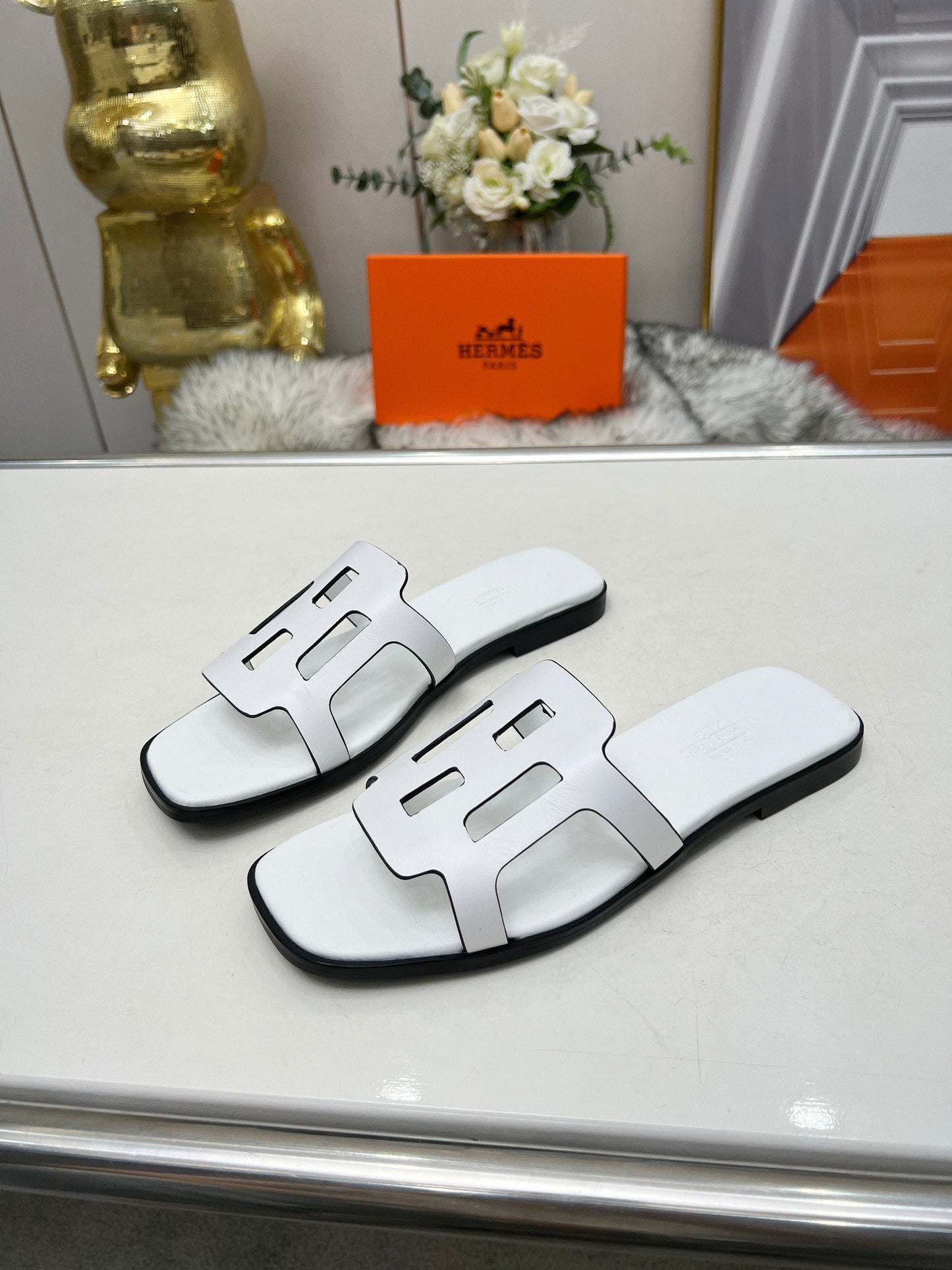 FLATFORM SANDAL WHITE CALFSKIN - 35