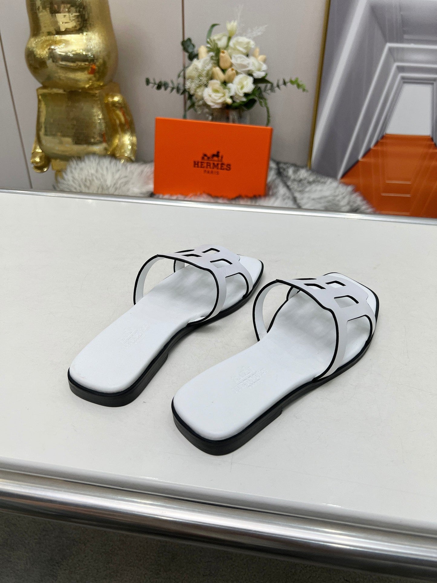 FLATFORM SANDAL WHITE CALFSKIN - 35