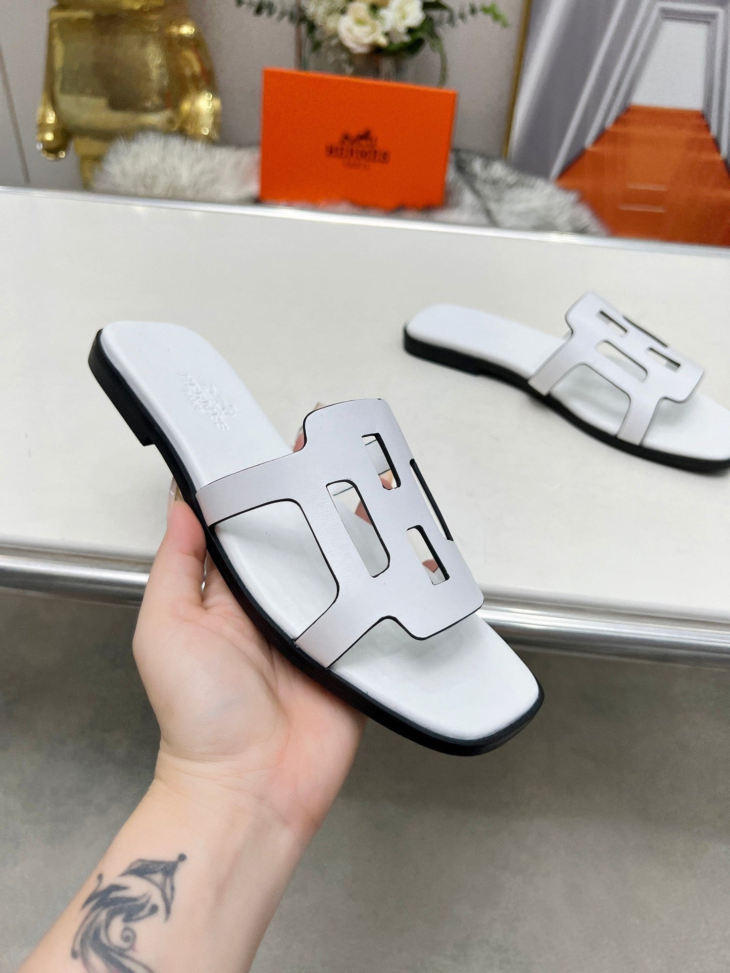 FLATFORM SANDAL WHITE CALFSKIN - 35