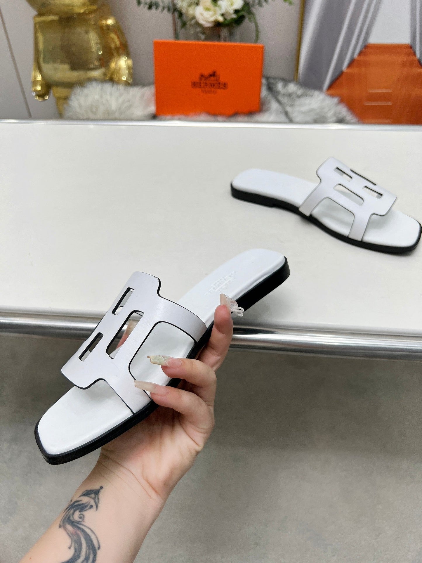 FLATFORM SANDAL WHITE CALFSKIN - 35