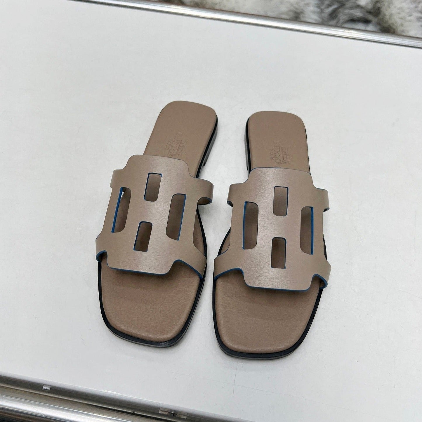 FLATFORM SANDAL LIGHT GRAY CALFSKIN - 35