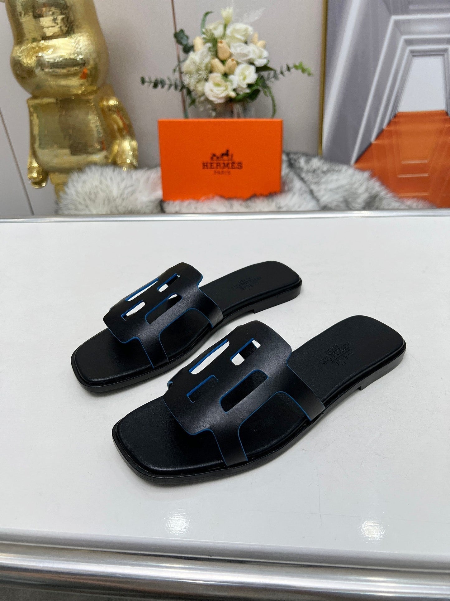 FLATFORM SANDAL BLACK CALFSKIN - 35