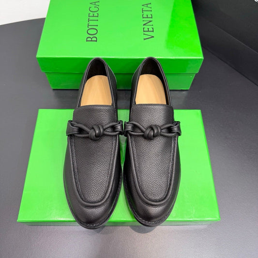 ЛОФЕРИ BOTTEGA VENETA 26S З ЧОРНОЇ ЗЕРНИСТОЇ ТЕЛЯЧОЇ ШКІРИ