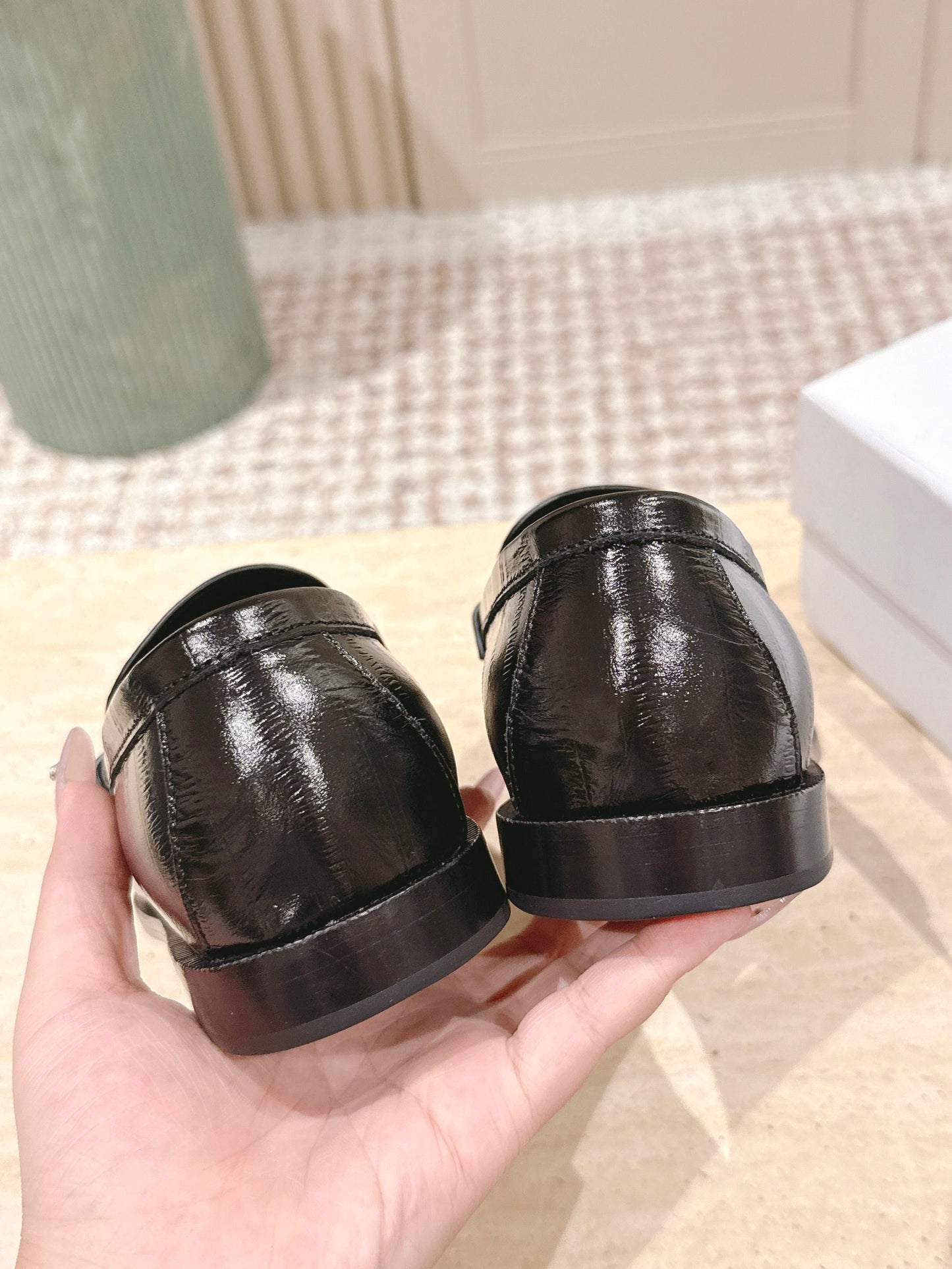 YSL 25S SAINT LAURENT LOAFERS IN BLACK GLOSSY CALFSKIN WITH SMALL LOGO - 35