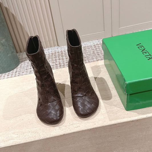ЧОБОТИ BOTTEGA VENETA 26S INTRECCIATO 85 ММ З ТЕМНО-КОРИЧНЕВОЇ ОВЕЧОЇ ШКІРИ