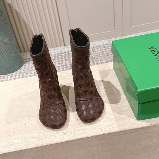 BOTTEGA VENETA 26S ЧОБОТИ INTRECCIATO 85 ММ З ТЕМНО-КОРИЧНЕВОЇ ЗАМШІ ТА ОВЕЧОЇ ШКІРИ