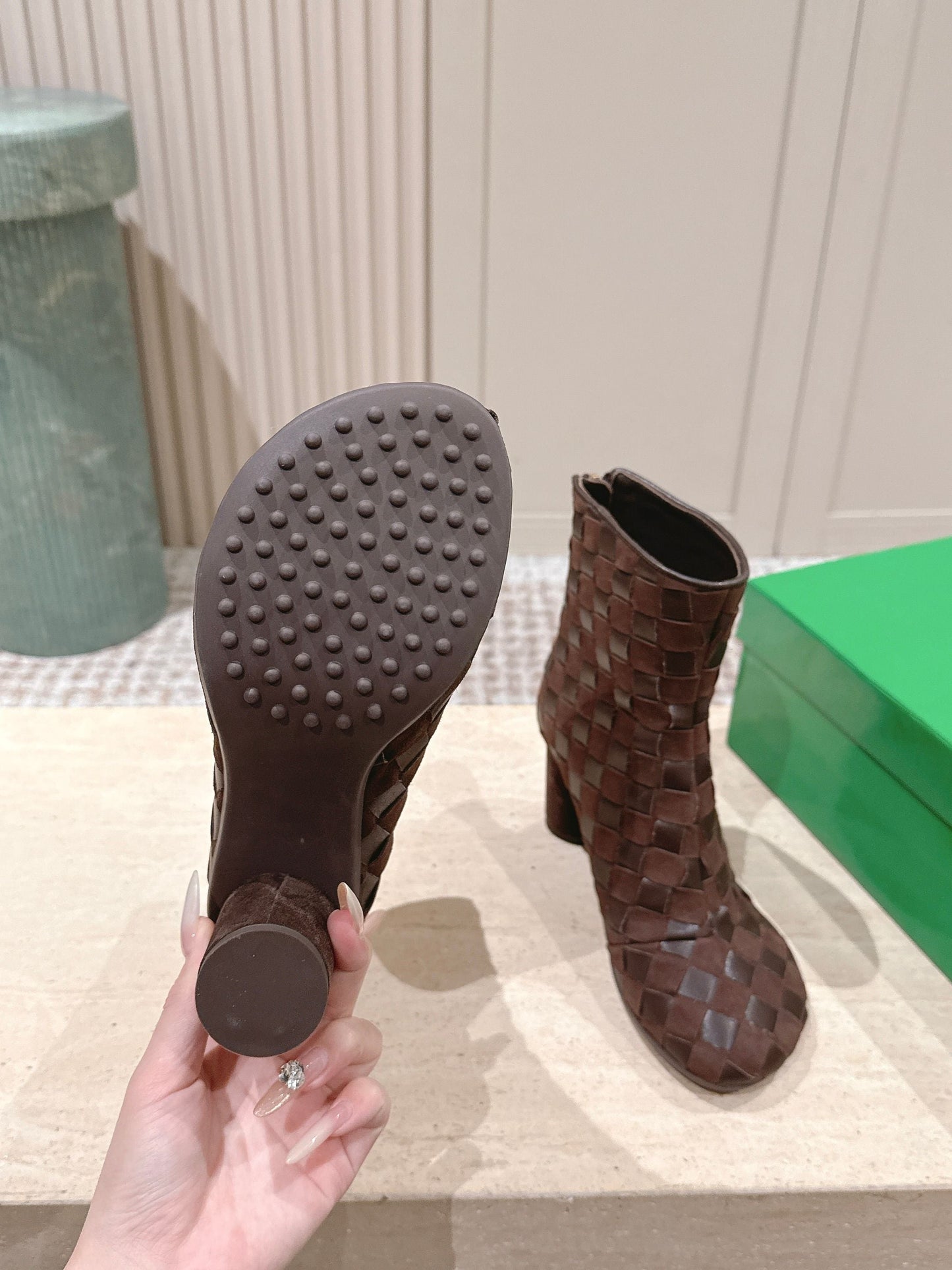 BOTTEGA VENETA 26S INTRECCIATO BOOTS 85 MM IN DARK BROWN SUEDE AND LAMBSKIN
