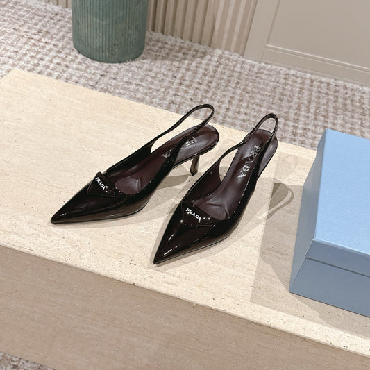 Босоніжки PRADA 26S на підборах-слінгбеках із загостреним носком, 75 мм, з темно-коричневої лакованої шкіри теляти