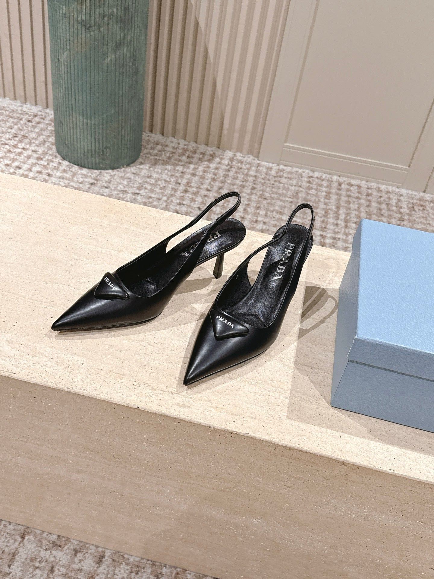 PRADA 26S ТУФЛІ-СЛІНГБЕКИ З ГОСТРИМ НОСКОМ 75 ММ З ЧОРНОЇ БЛИСКУЧОЇ ТЕЛЯЧОЇ ШКІРИ
