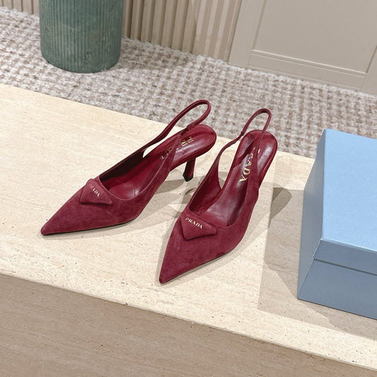 Туфлі PRADA 26S З ВІДКРИТОЮ П'ЯТОЮ, ГОСТРИМ НОСКОМ, КАБЛУКОМ 75 ММ, ТЕМНО-ЧЕРВОНА ЗАМША З ЛОГОТИПОМ