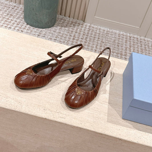 Босоніжки-слінгбеки PRADA 26S, 40 мм, з телячої шкіри карамельно-коричневого кольору з логотипом