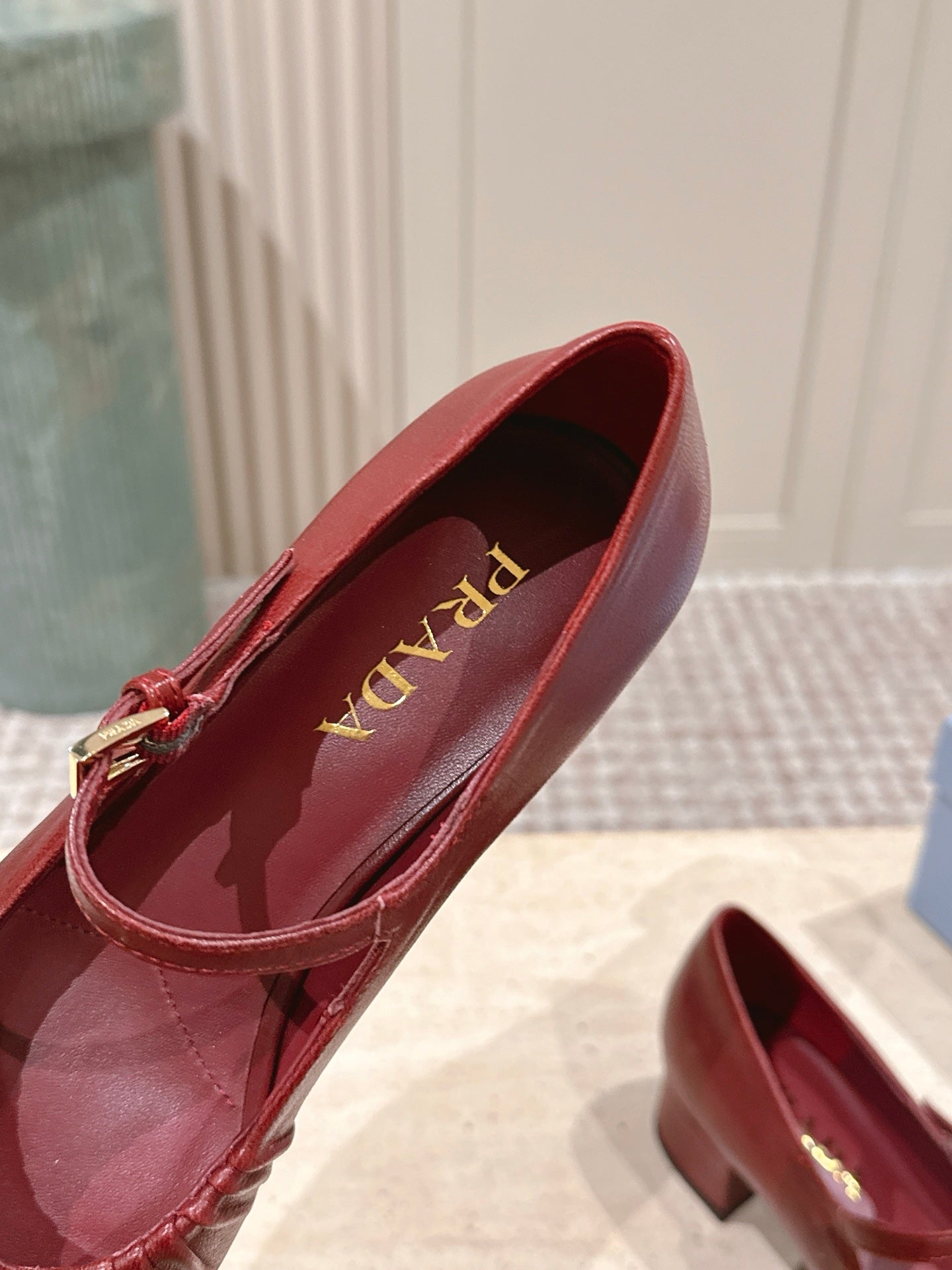 PRADA 26S MARY JANE 40MM З ТЕМНО-ЧЕРВОНОЇ ТЕЛЯЧОЇ ШКІРИ З ЛОГОТИПОМ