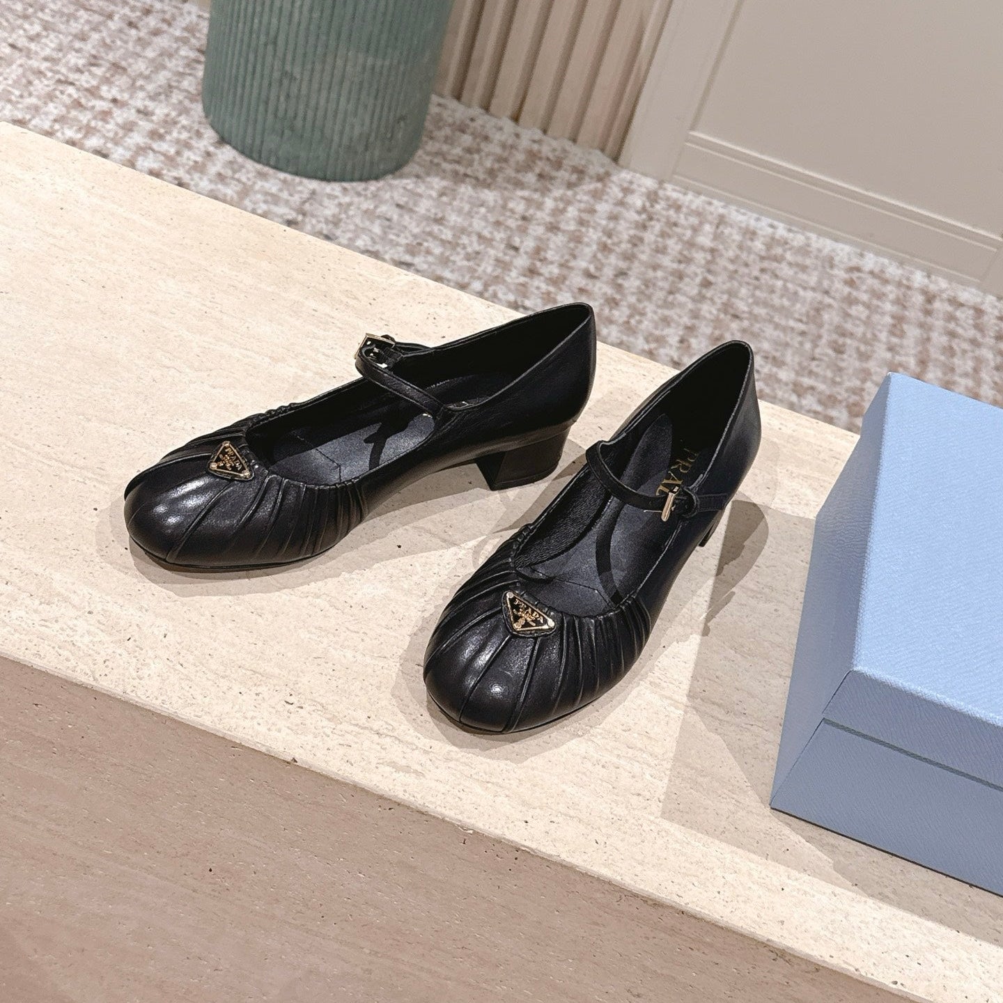 PRADA 26S MARY JANE 40MM З ЧОРНОЇ ТЕЛЯЧОЇ ШКІРИ З ЛОГОТИПОМ
