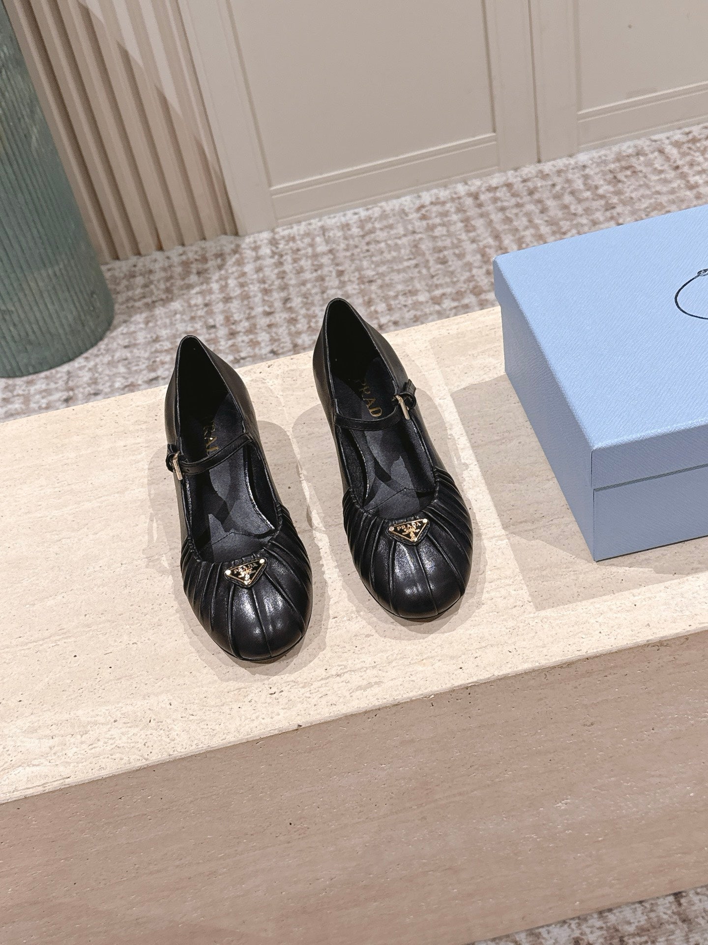 PRADA 26S MARY JANE 40MM З ЧОРНОЇ ТЕЛЯЧОЇ ШКІРИ З ЛОГОТИПОМ