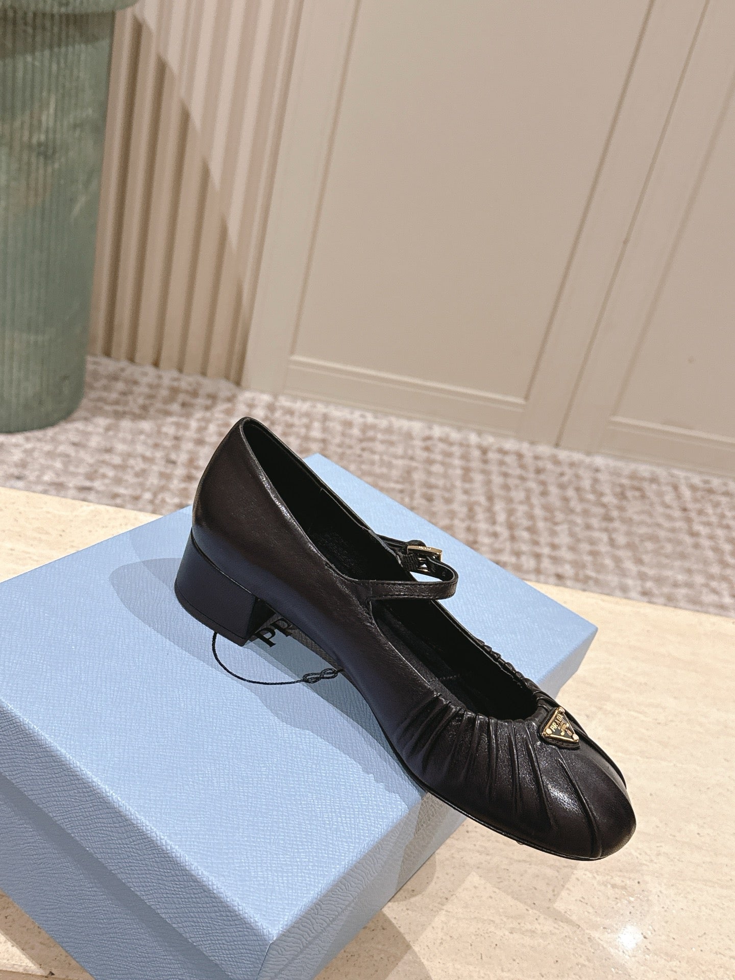 PRADA 26S MARY JANE 40MM З ЧОРНОЇ ТЕЛЯЧОЇ ШКІРИ З ЛОГОТИПОМ