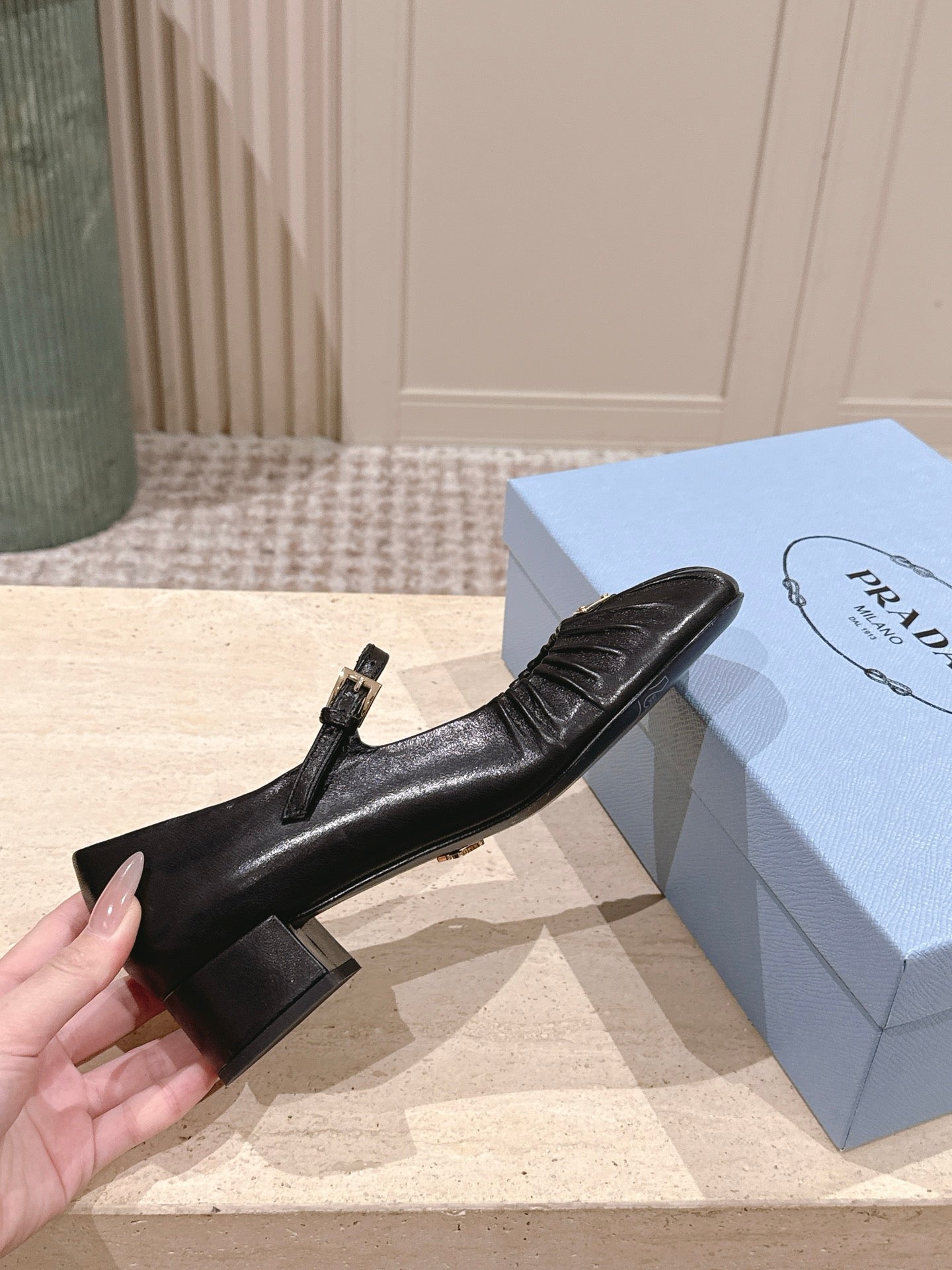 PRADA 26S MARY JANE 40MM З ЧОРНОЇ ТЕЛЯЧОЇ ШКІРИ З ЛОГОТИПОМ