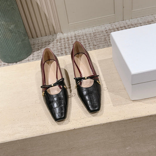 DIOR 26S MARY JANE 40 ММ НА НИЗЬКИХ ПІДБОРАХ З ТИСНЕНОЇ ПІД КРОКОДИЛА ТЕЛЯЧОЇ ШКІРИ ЧОРНОГО ТА ЧЕРВОНОГО КОЛЬОРІВ