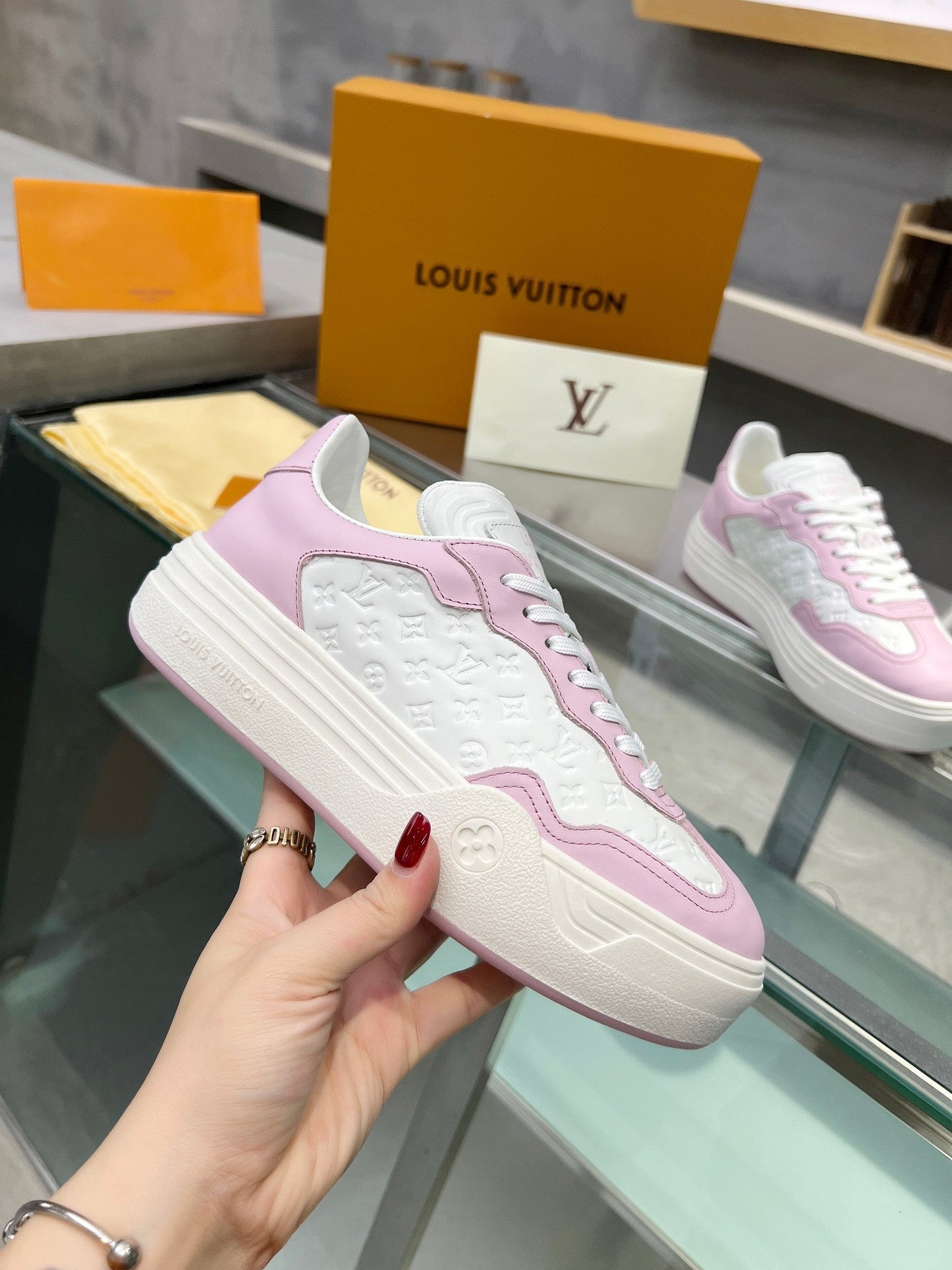 LV WOMEN GROOVY PLATFORM IN WHITE MIX LIGHT PINK EMBOSSED CALFSKIN - 35