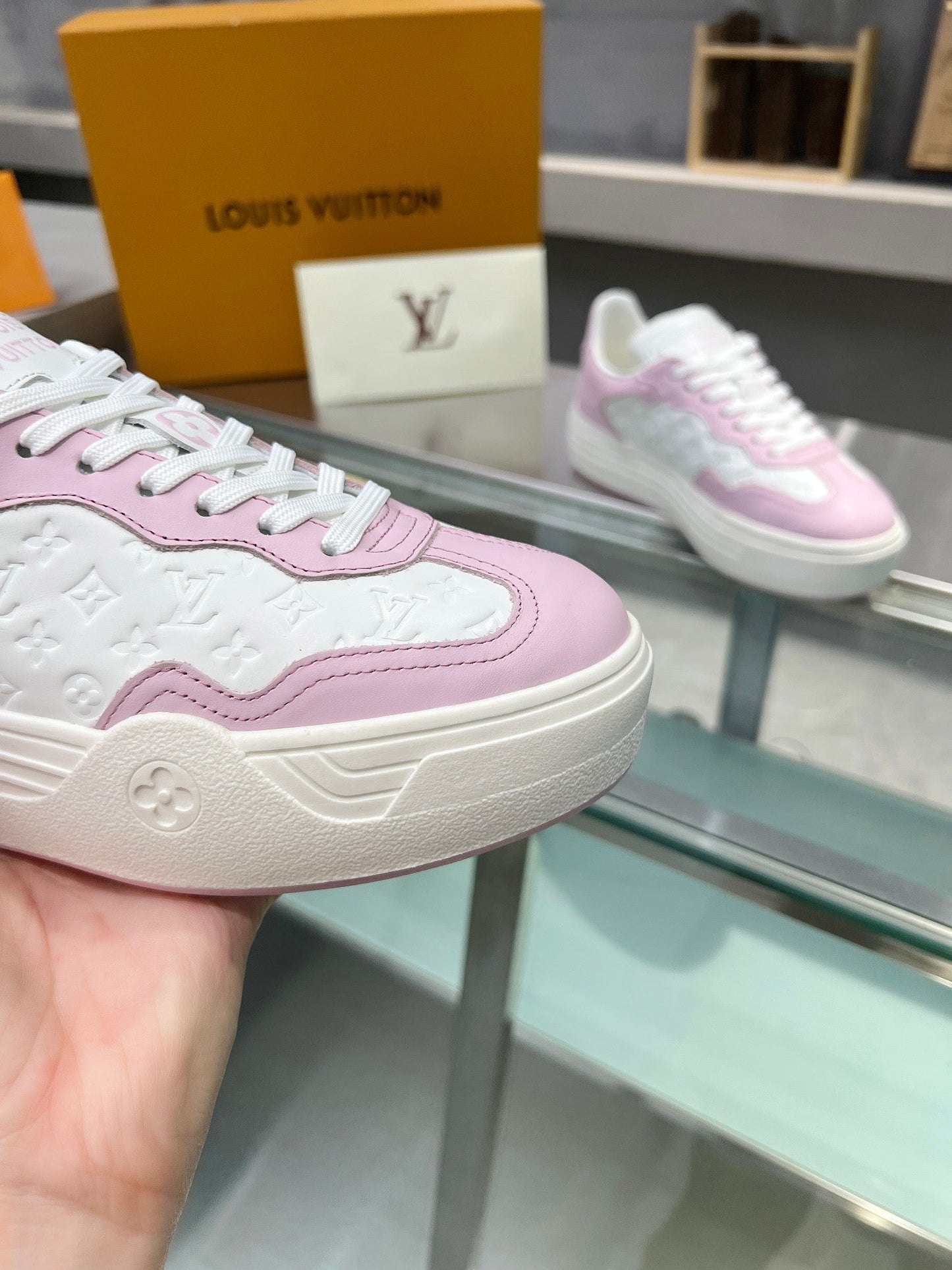 LV WOMEN GROOVY PLATFORM IN WHITE MIX LIGHT PINK EMBOSSED CALFSKIN - 35