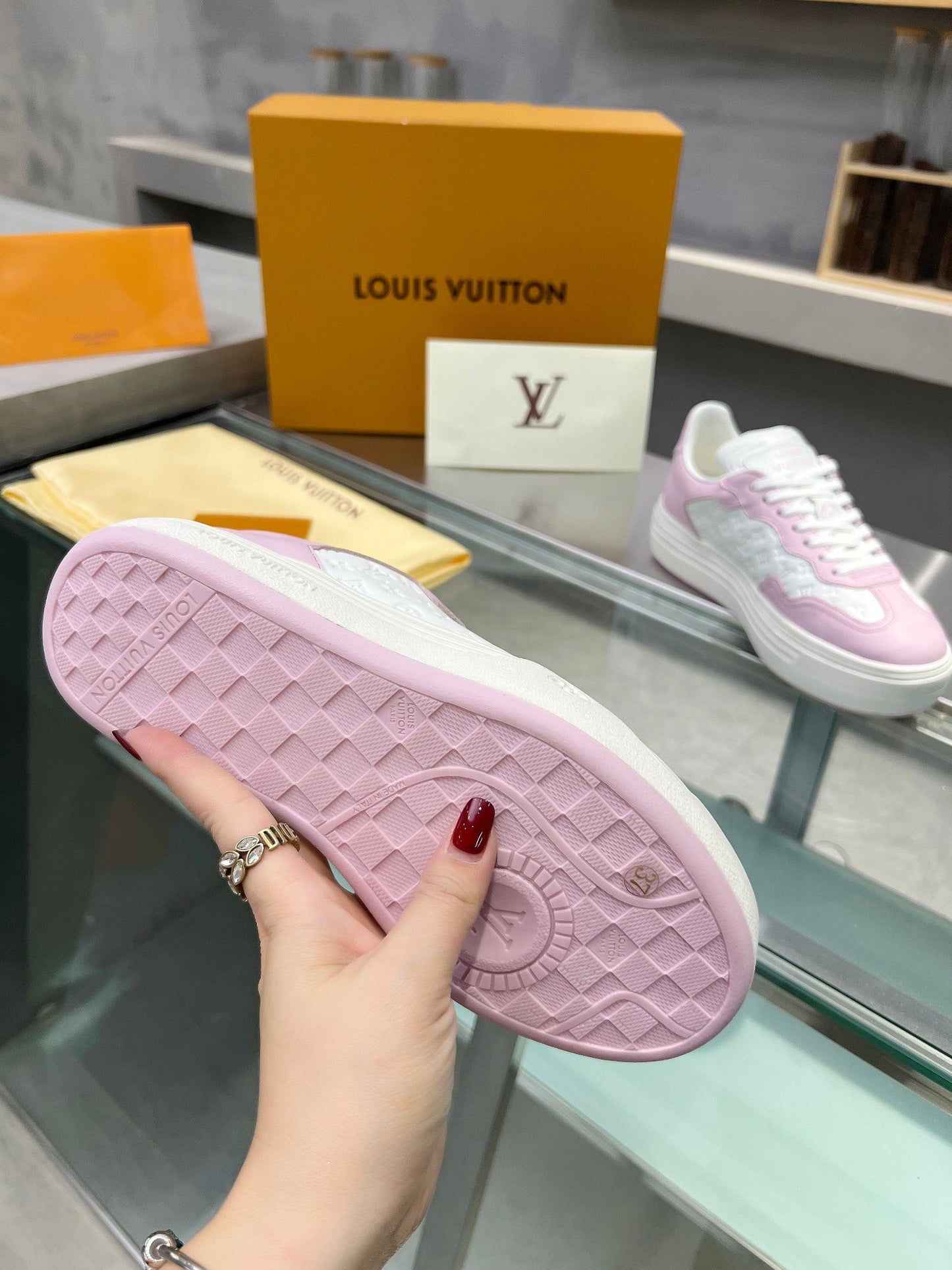 LV WOMEN GROOVY PLATFORM IN WHITE MIX LIGHT PINK EMBOSSED CALFSKIN - 35