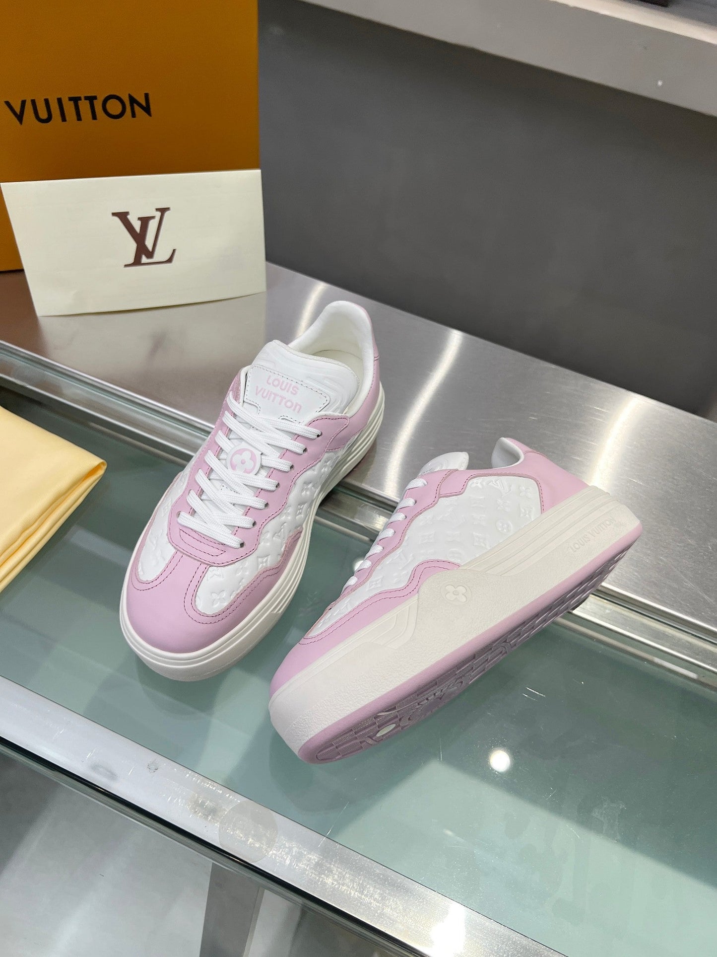 LV WOMEN GROOVY PLATFORM IN WHITE MIX LIGHT PINK EMBOSSED CALFSKIN - 35