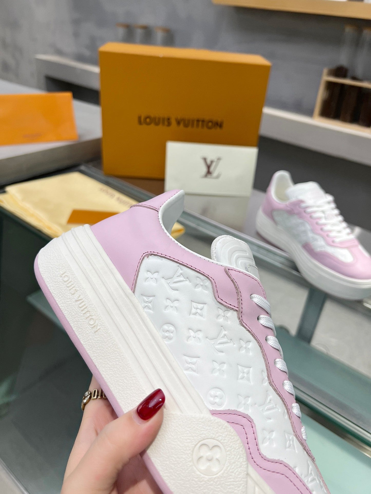 LV WOMEN GROOVY PLATFORM IN WHITE MIX LIGHT PINK EMBOSSED CALFSKIN - 35