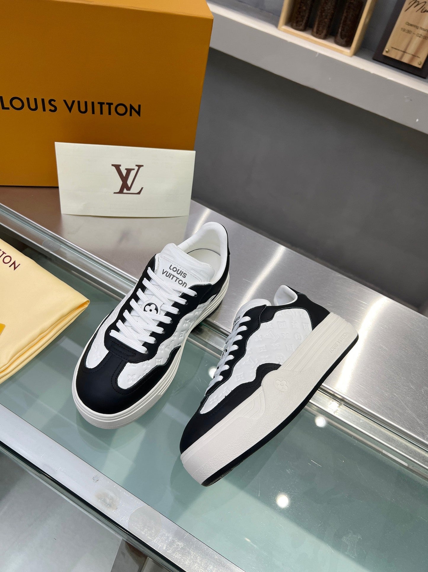 LV WOMEN GROOVY PLATFORM IN WHITE MIX BLACK EMBOSSED CALFSKIN - 35