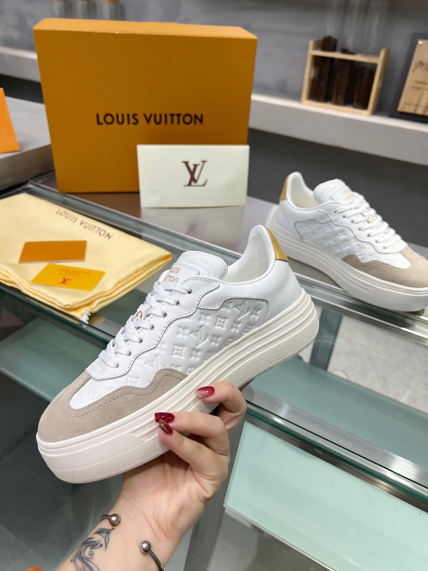 LV WOMEN GROOVY PLATFORM IN CAMEL BROWN SUEDE MIX WHITE EMBOSSED CALFSKIN - 35
