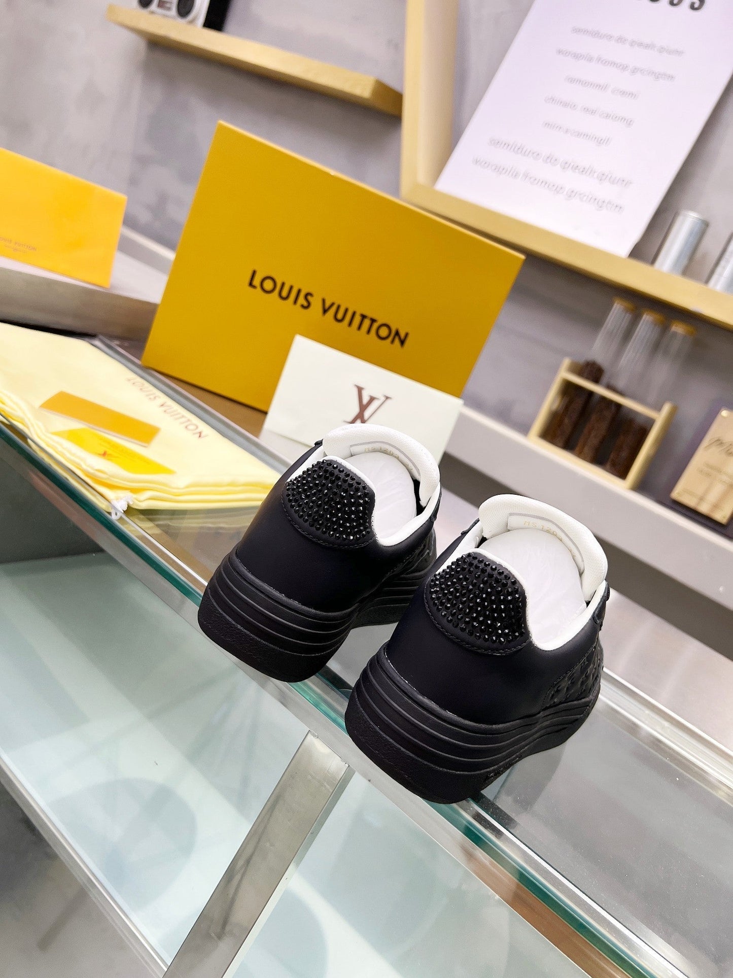 LV WOMEN GROOVY PLATFORM IN BLACK EMBOSSED CALFSKIN - 35