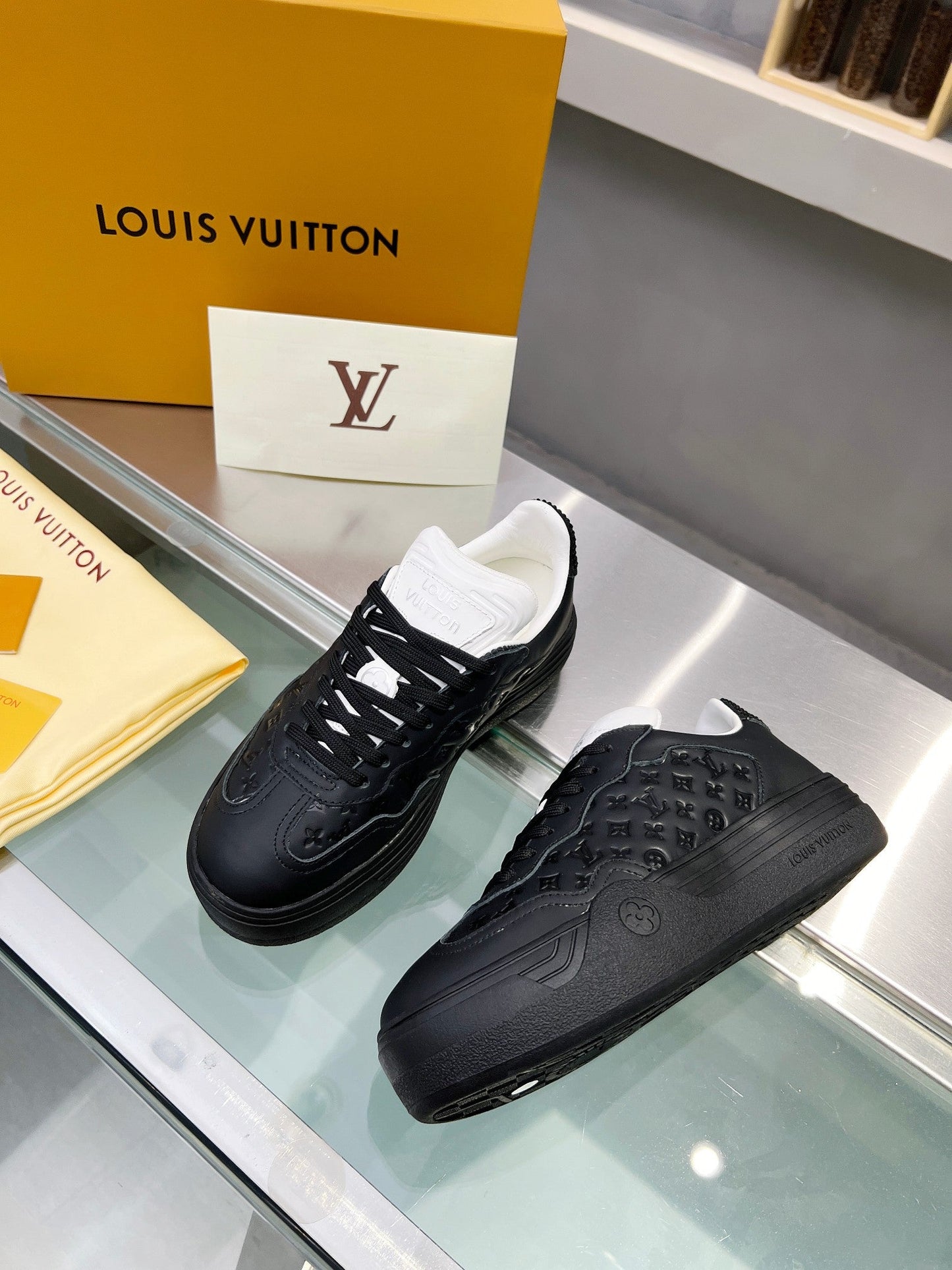 LV WOMEN GROOVY PLATFORM IN BLACK EMBOSSED CALFSKIN - 35