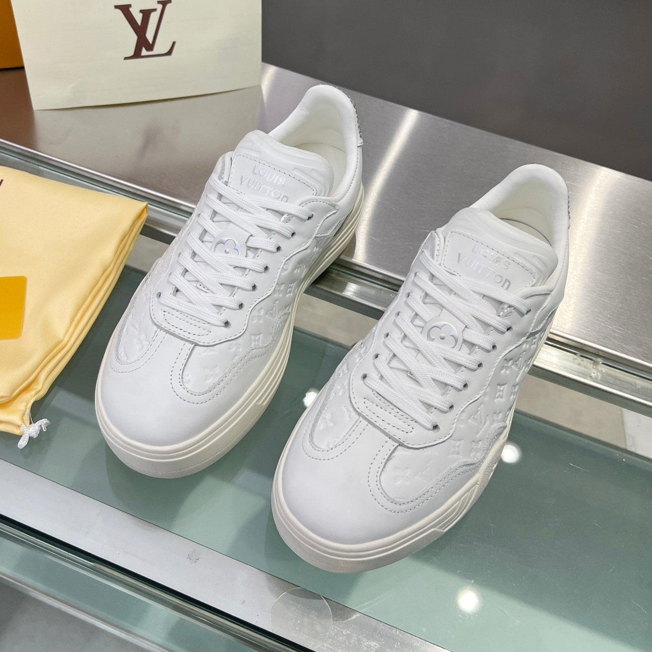 LV WOMEN GROOVY PLATFORM IN WHITE EMBOSSED CALFSKIN - 35