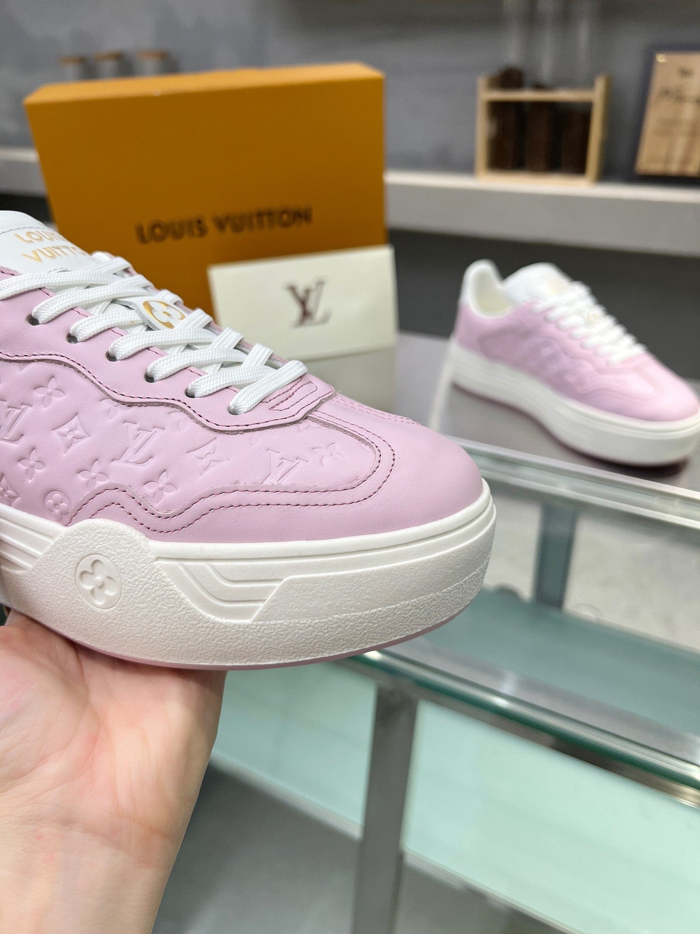 LV WOMEN GROOVY PLATFORM IN LIGHT PINK EMBOSSED CALFSKIN - 35