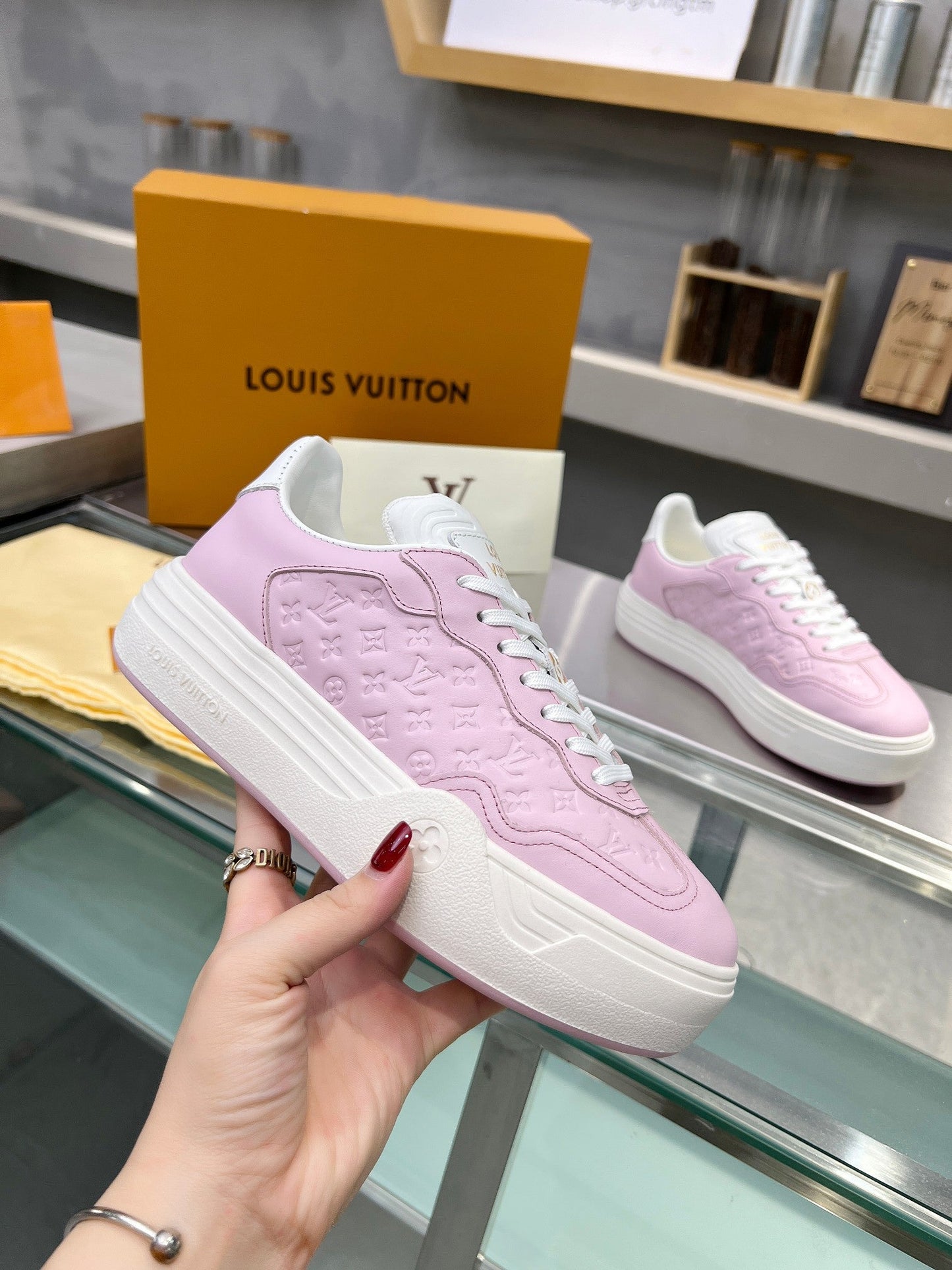LV WOMEN GROOVY PLATFORM IN LIGHT PINK EMBOSSED CALFSKIN - 35