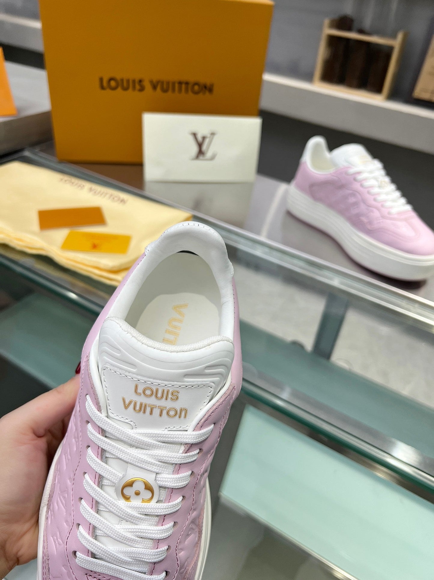 LV WOMEN GROOVY PLATFORM IN LIGHT PINK EMBOSSED CALFSKIN - 35