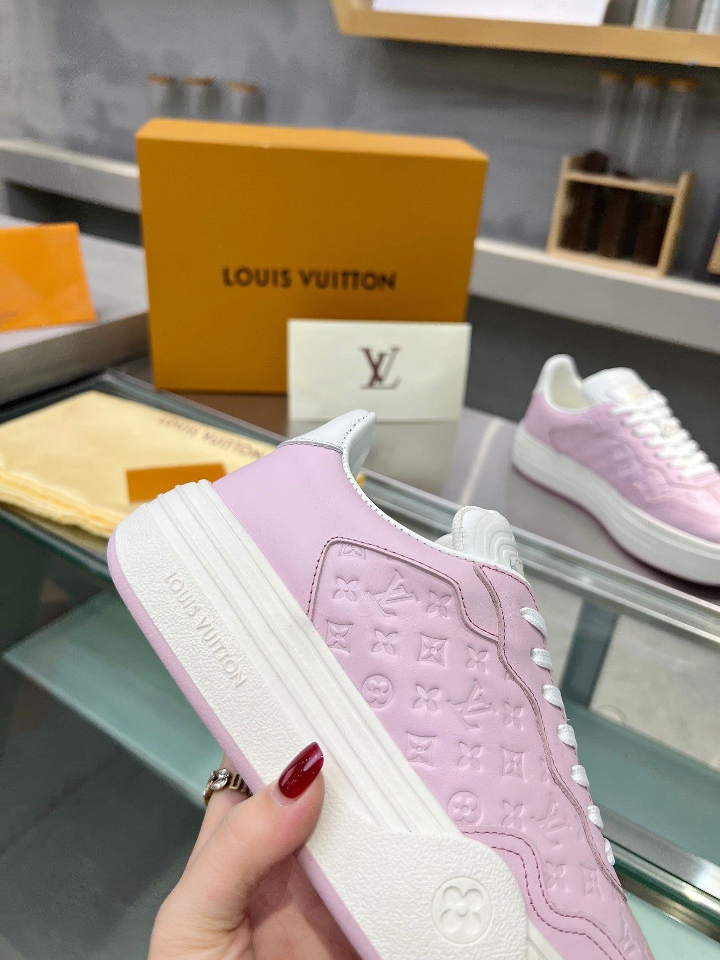 LV WOMEN GROOVY PLATFORM IN LIGHT PINK EMBOSSED CALFSKIN - 35