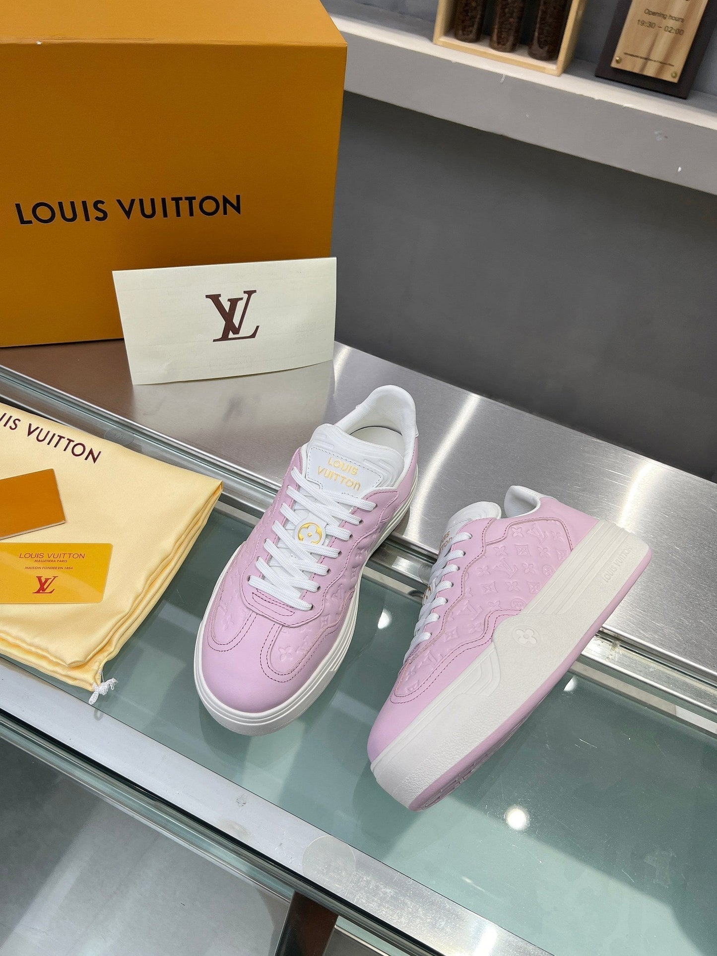 LV WOMEN GROOVY PLATFORM IN LIGHT PINK EMBOSSED CALFSKIN - 35