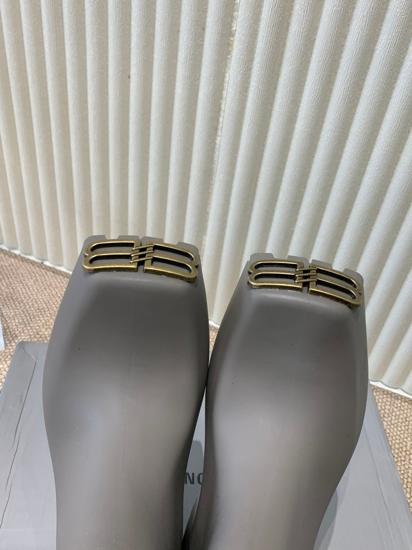 MATTE GRAY SCULPTED RUBBER BOOTS WITH GOLD MONOGRAM - 35